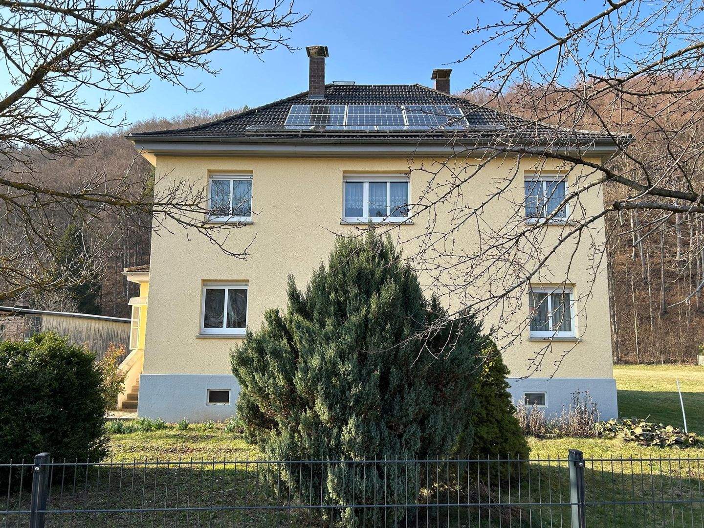 Immobilie in Geratal - Attraktives Anwesen: Wohnen und Arbeiten auf großzügigem Traumgrundstück direkt in Gräfenroda - Bild 2