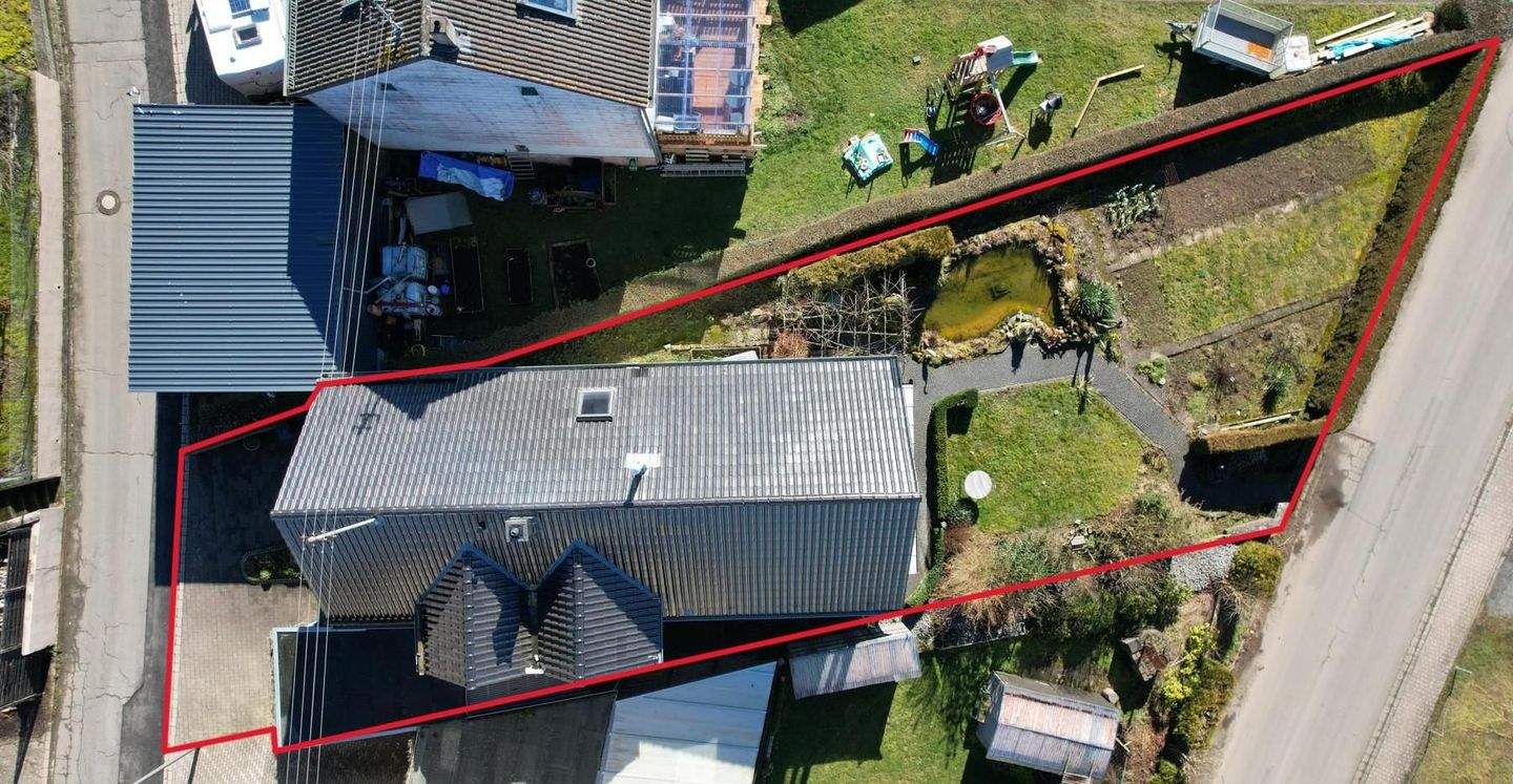 Immobilie in Berndorf - Ruhig gelegenes Wohnhaus mit Carport, Wintergarten, überdachtem Balkon und Garten in Berndorf - Bild 4