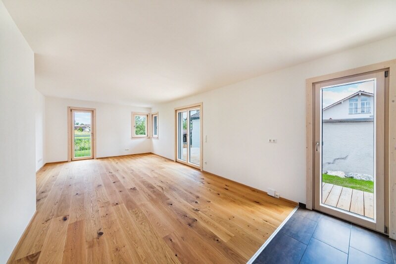 Wohnung zur Miete 1.560 € 3 Zimmer 84 m²<br/>Wohnfläche EG<br/>Geschoss ab sofort<br/>Verfügbarkeit Holzkirchen Holzkirchen 83607