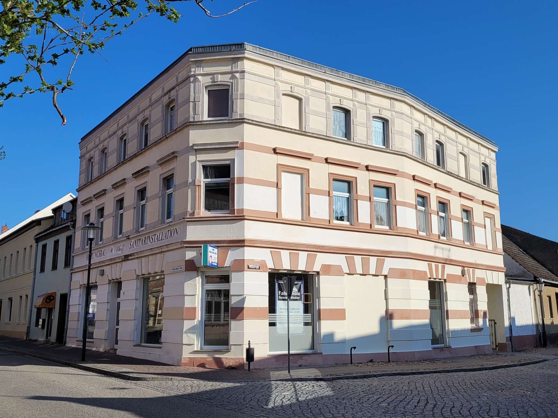 Wohn- und Geschäftshaus zum Kauf als Kapitalanlage geeignet 265.000 € 11 Zimmer 355 m²<br/>Fläche 278 m²<br/>Grundstück Jarmen Jarmen 17126