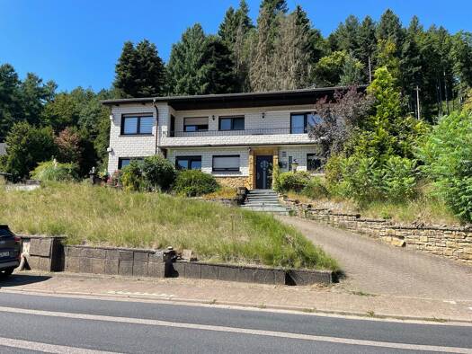 Einfamilienhaus zum Kauf 250.000 € 7 Zimmer 220 m² 1.938 m² Grundstück Erbringen Beckingen 66701