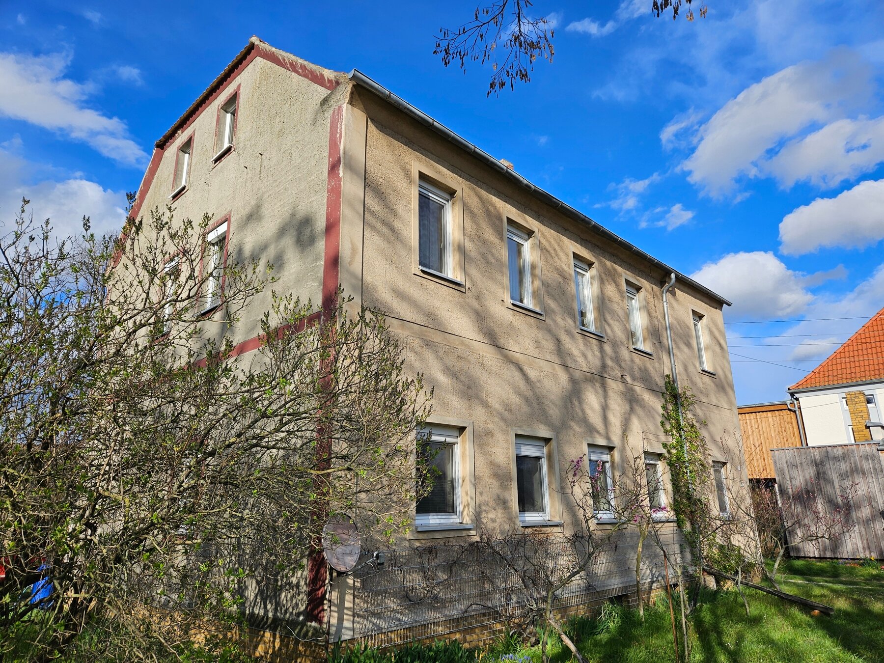 Mehrfamilienhaus zum Kauf 157.000 € 8 Zimmer 185 m²<br/>Wohnfläche 1.341 m²<br/>Grundstück 01.01.2025<br/>Verfügbarkeit Hartmannsdorf-Knautnaundorf Leipzig 04249