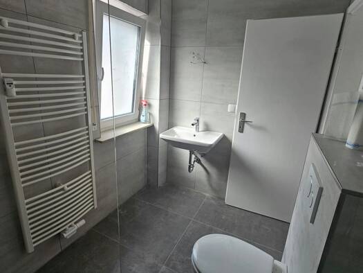 Wohnung zur Miete 1.200 € 3 Zimmer 86,5 m² Geschoss 1/2 frei ab sofort Riedstraße 19 Gernsheim Gernsheim 64579