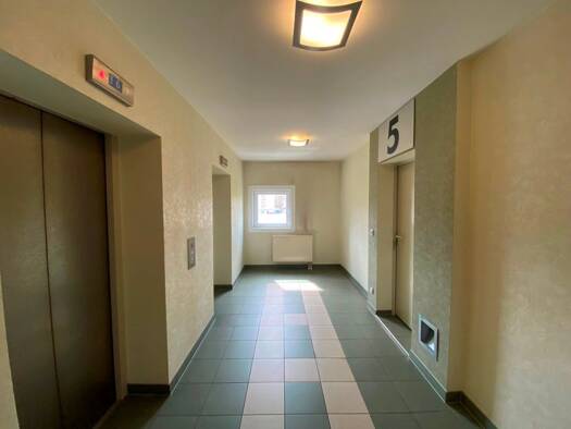 Wohnung zur Miete 383 € 2 Zimmer 54,3 m² 5. Geschoss Friedrich-König-Straße 11 Suhl 98527