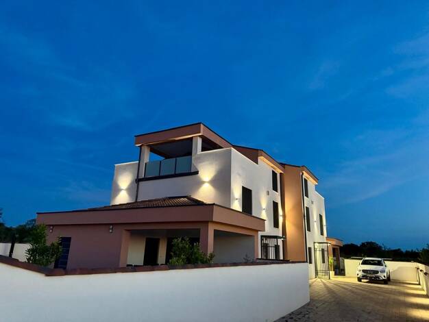 Doppelhaushälfte zum Kauf 10 Zimmer 446 m² 1.200 m² Grundstück Vodnjan