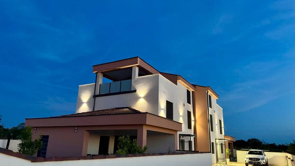 Doppelhaushälfte zum Kauf 10 Zimmer 446 m² 1.200 m² Grundstück Vodnjan