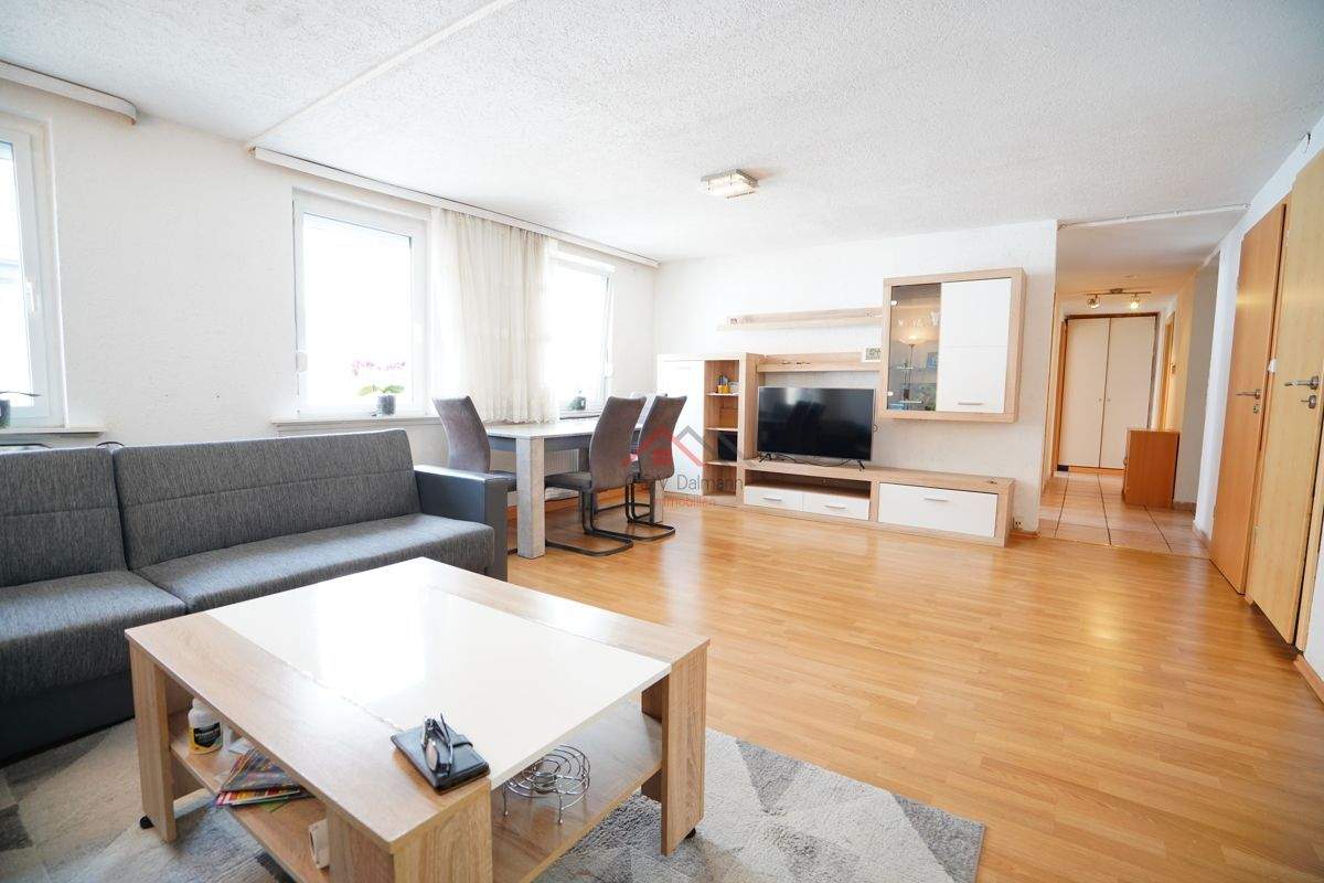 Immobilie in Tuttlingen - Stadtnahe 4 1/2-Zimmer-Wohnung mit Gartenanteil und Ausbaupotenzial! - Bild 0