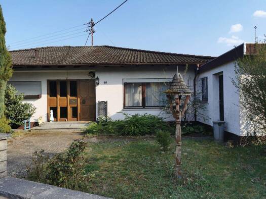 Bungalow zum Kauf 399.900 € 6 Zimmer 140 m² 811 m² Grundstück frei ab sofort Wasgaustr. 19 Busenberg 76891