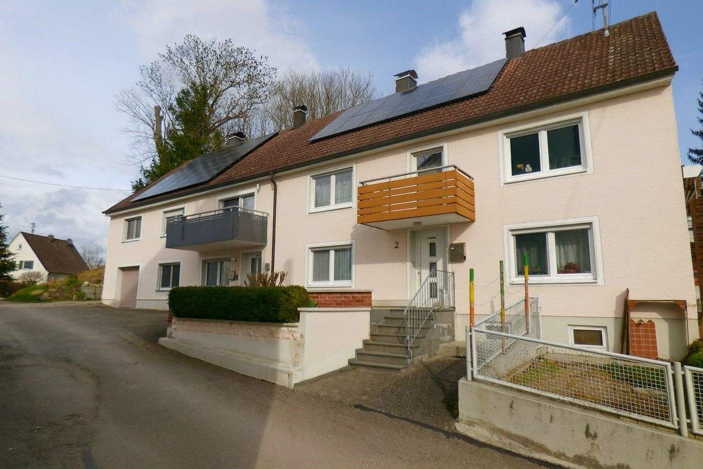 Immobilie in Illertissen - ***Attraktives Mehrfamilienhaus mit Charme, Rendite und Zukunftspotenzial in Illertissen*** - Bild 0