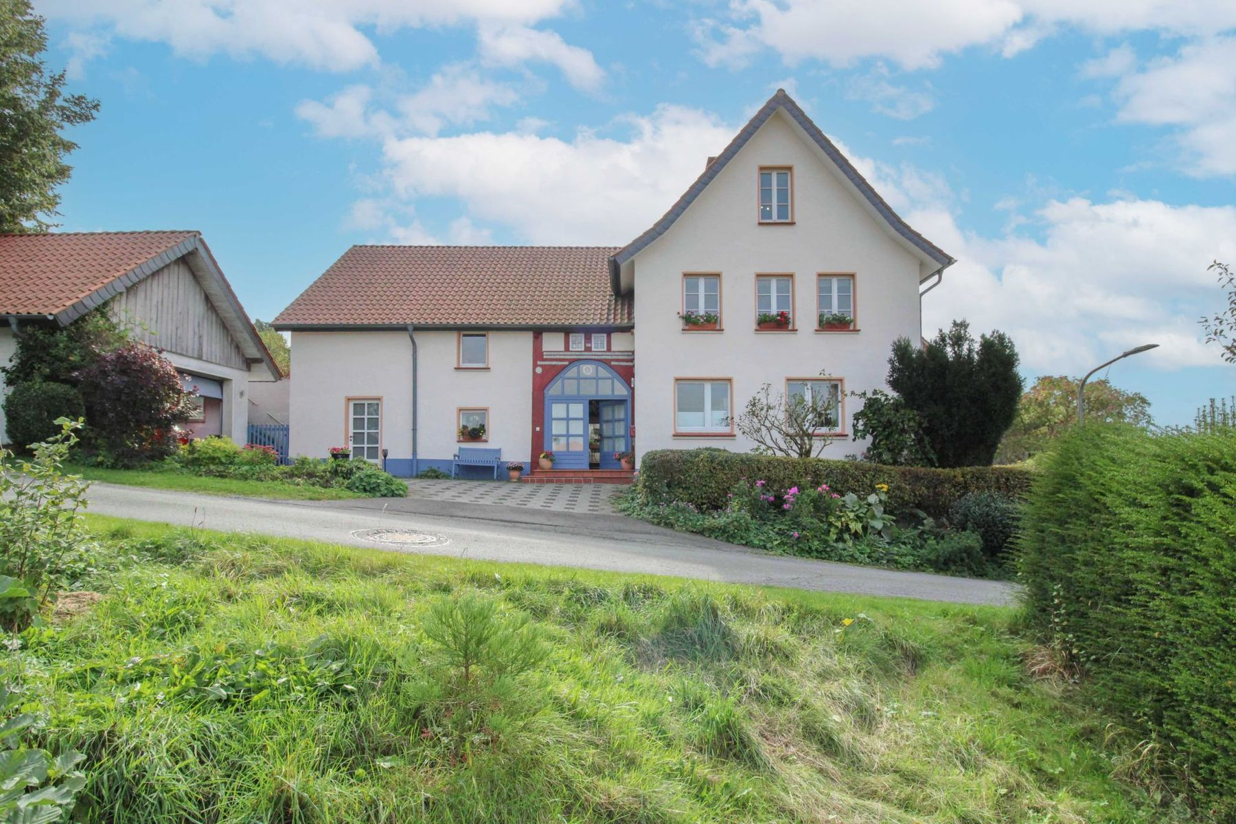 Einfamilienhaus zum Kauf 495.000 € 7 Zimmer 257,6 m²<br/>Wohnfläche 2.401,1 m²<br/>Grundstück Kempenfeldrom Horn-Bad Meinberg 32805