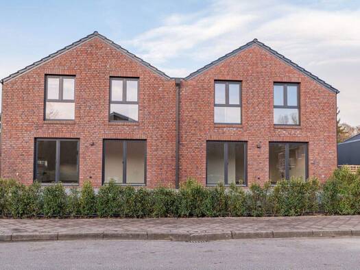 Doppelhaushälfte zur Miete - Erstbezug 1.715 € 4 Zimmer 108 m² frei ab 15.12.2025 Stade 21680