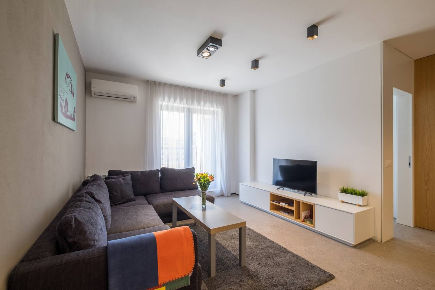 Wohnung zur Miete 400 € 2 Zimmer 56 m²<br/>Wohnfläche ab sofort<br/>Verfügbarkeit Sonnenstr. Mühlburg - Alt-Mühlburg Karlsruhe 76185