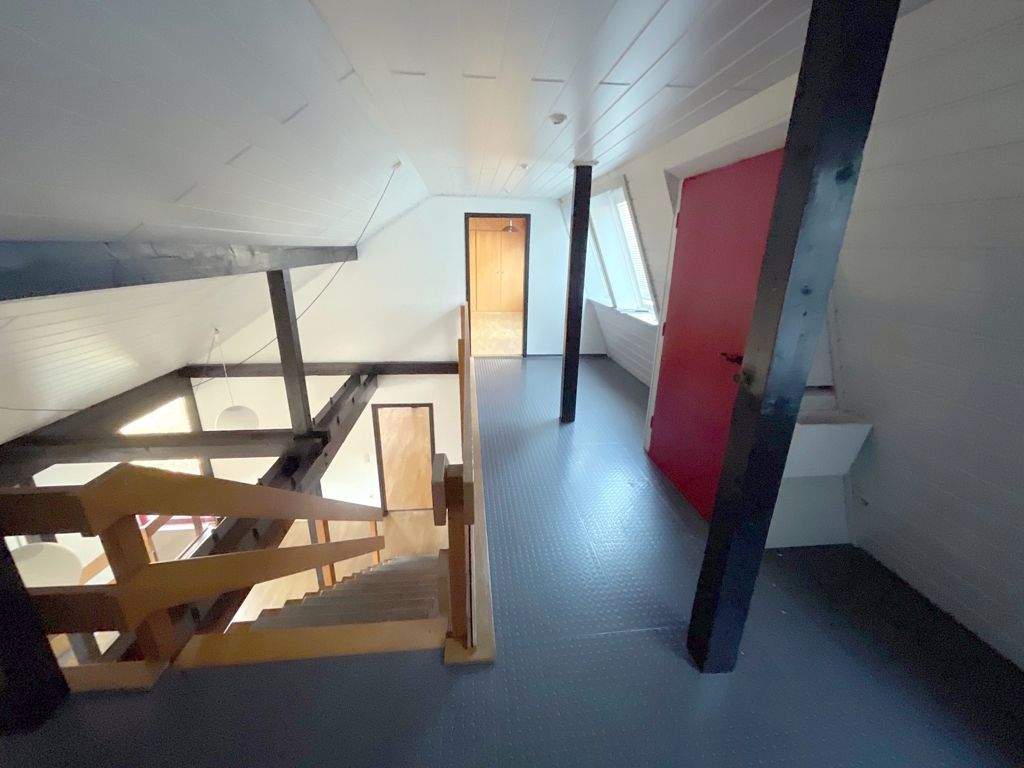 Immobilie in Alpirsbach - Ein nicht alltägliches Architektenhaus mit hellen großzügigen offen gestalteten Wohnebenen. - Bild 3