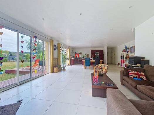 Haus zum Kauf 332.000 € 140 m² 1.133 m² Grundstück Nord Ouest Saint-André-de-Cubzac 33240