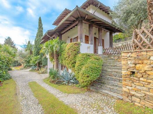 Villa zum Kauf 950.000 € 8 Zimmer 210 m² 1.800 m² Grundstück Seeblick Domaso 22013