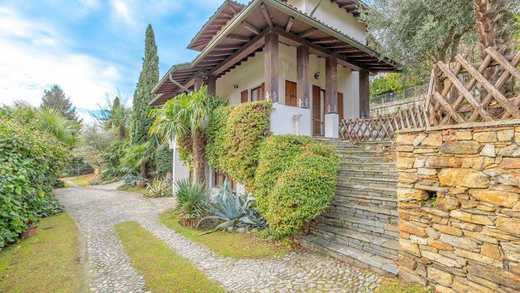 Villa zum Kauf 950.000 € 8 Zimmer 210 m² 1.800 m² Grundstück Seeblick Domaso 22013