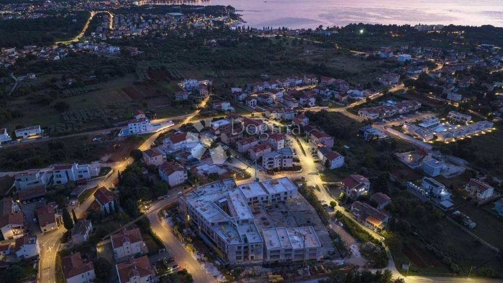 Ladenfläche zum Kauf 371.500 € 1 Zimmer Luka