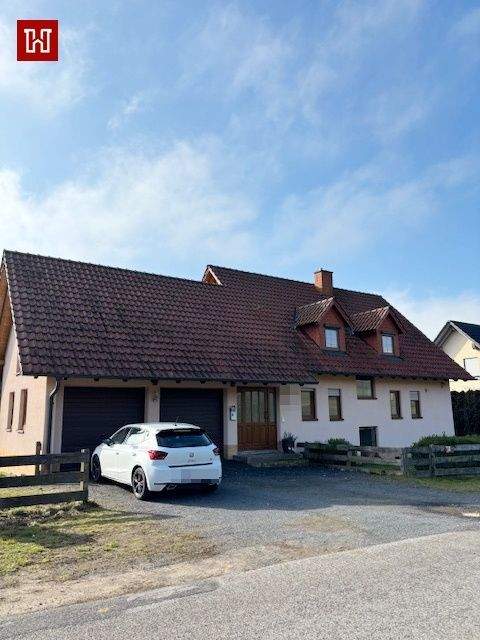 Immobilie in Pfarrweisach - Freistehendes Einfamilienhaus mit großer Doppelgarage und Blick ins Grüne ! - Bild 2