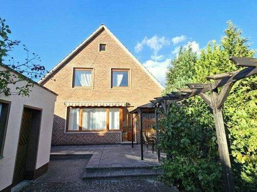 Einfamilienhaus zum Kauf provisionsfrei 330.000 € 125 m² 1.096 m² Grundstück frei ab sofort Brendel/Adelheide Delmenhorst 27755