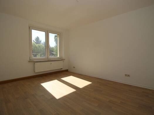 Wohnung zur Miete 266 € 2 Zimmer 44,3 m² Geschoss EG/3 frei ab sofort Pestalozzistraße 13 Pöhl 08543