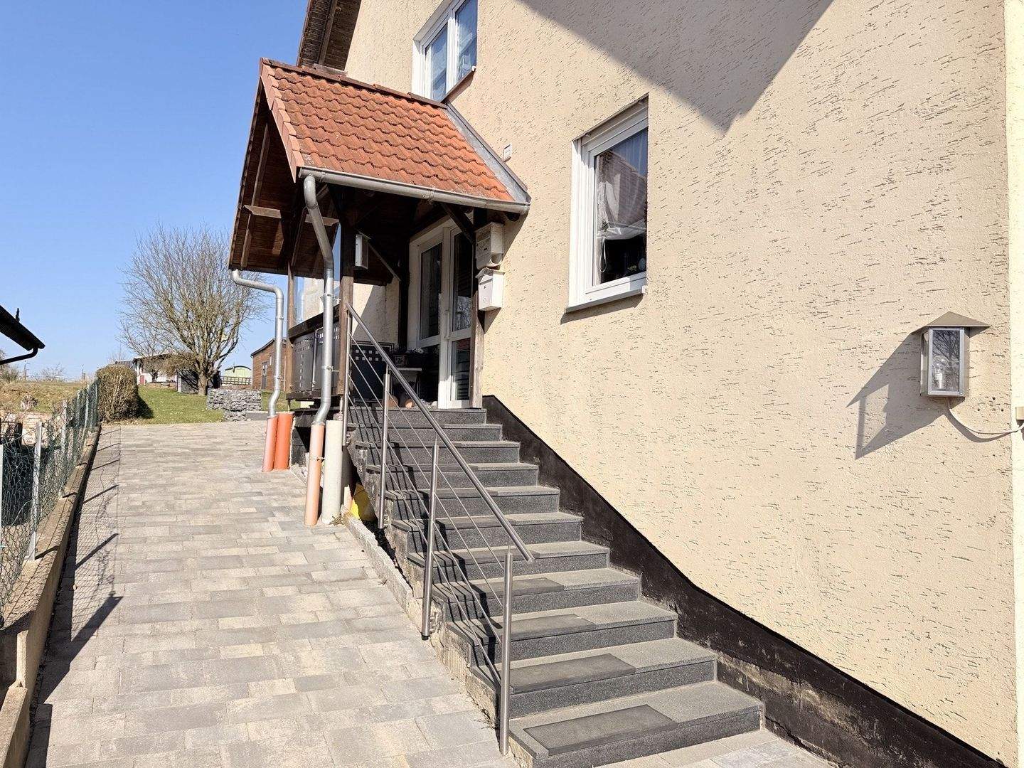 Immobilie in Hofgeismar - Großzügige und umfangreich modernisierte DHH am Ortsrand von Hofgeismar-Hombressen - Bild 2