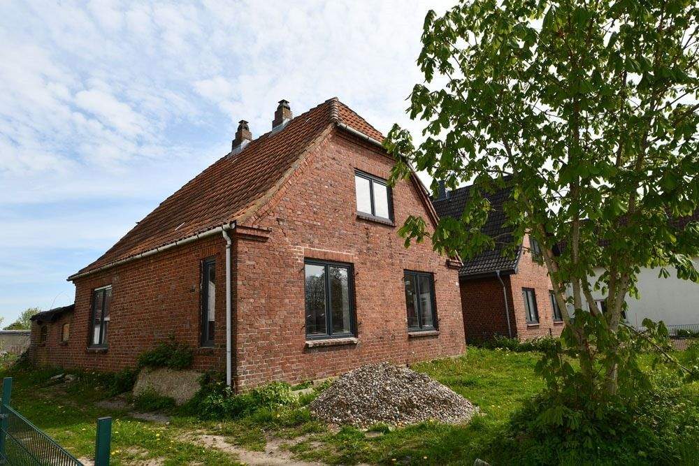 Immobilie in Bornhöved - Sanierungsbedürftiger Altbau, Einfamilienhaus in Bornhöved - Bild 0
