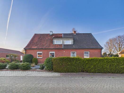 Doppelhaushälfte zum Kauf 165.000 € 4 Zimmer 105 m² 806 m² Grundstück Veldhausen Neuenhaus 49828