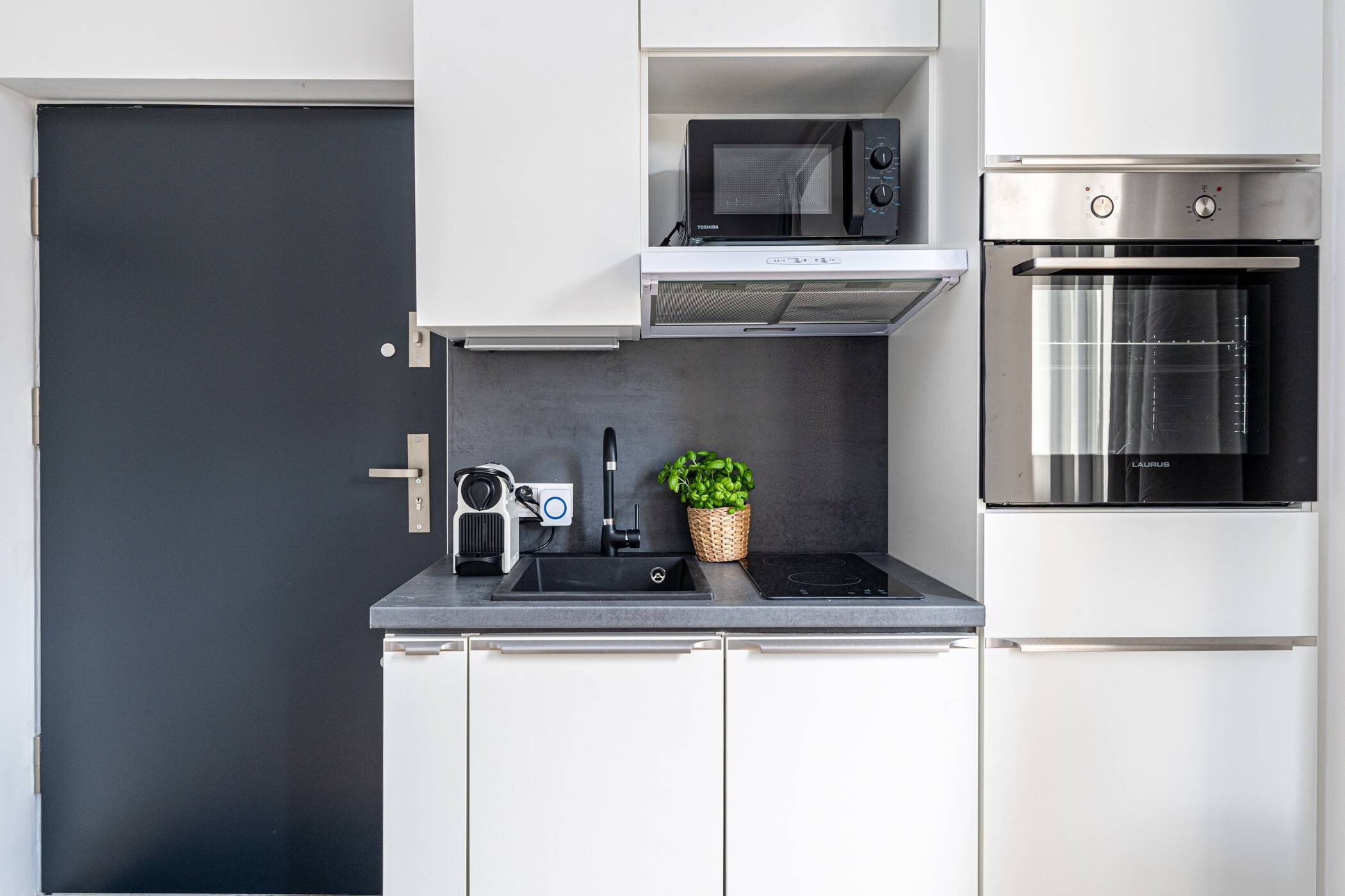 First occupancy: completely renovated studio apartment with garden in a new building in Berlin – Berlin – Vorschaubild 15