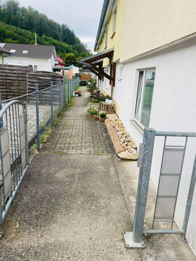 Wohnung zur Miete 550 € 3,5 Zimmer 115 m² Geschoss 1/1 Straßberg Straßberg 72479