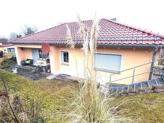 Bungalow zum Kauf 342.000 € 4 Zimmer 106 m² 1.499 m² Grundstück frei ab 01.10.2026 Sixtenberg Geiselwind 96160