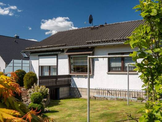 Einfamilienhaus zum Kauf 340.000 € 4 Zimmer 100 m² 990 m² Grundstück Oberhohndorf Zwickau 08056