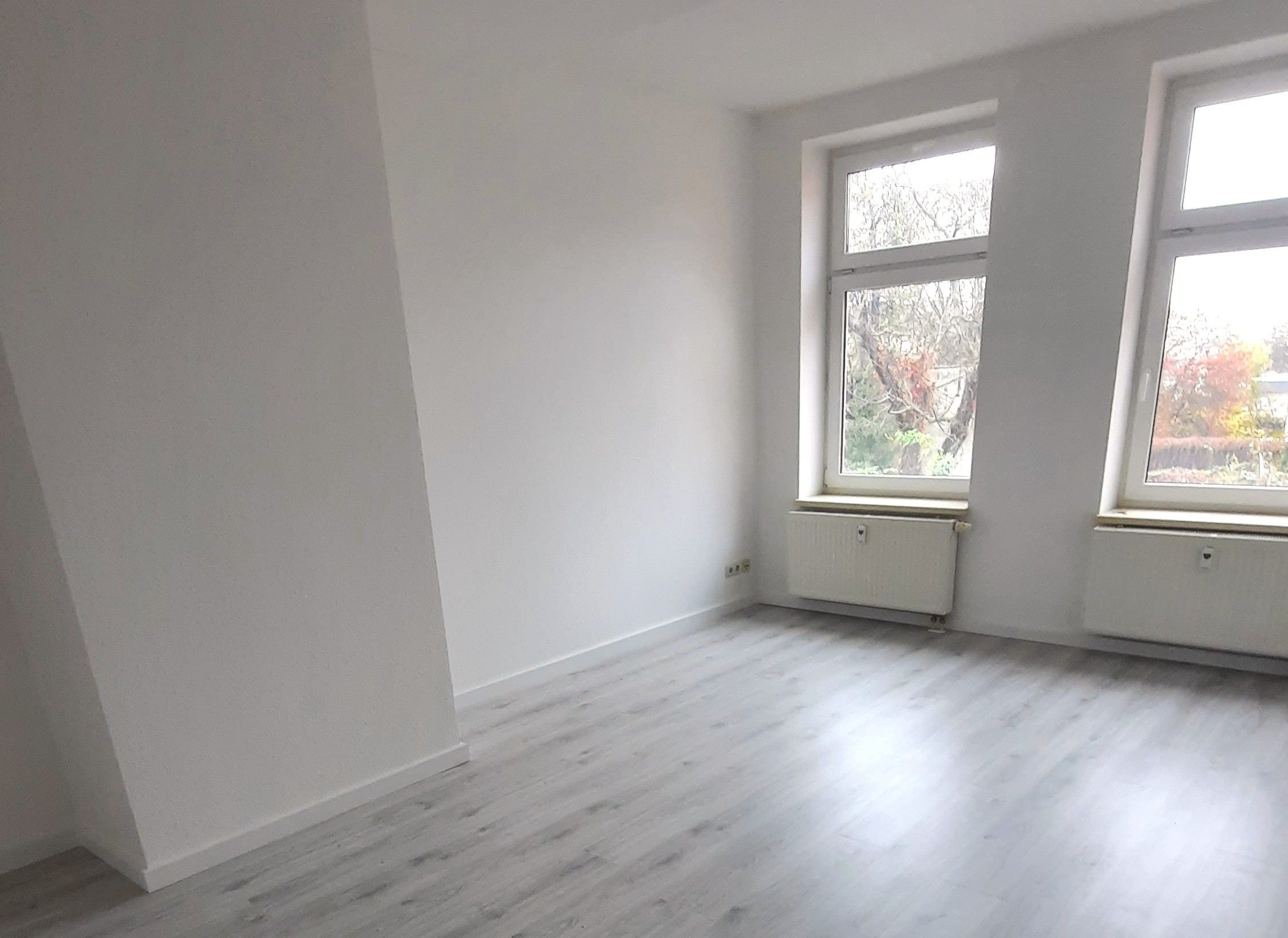 Wohnung zur Miete 384 € 3 Zimmer 59 m²<br/>Wohnfläche 1.<br/>Geschoss ab sofort<br/>Verfügbarkeit Schöninger Str. 17/18 Fichtestraße / Ambrosiusplatz Magdeburg 39112