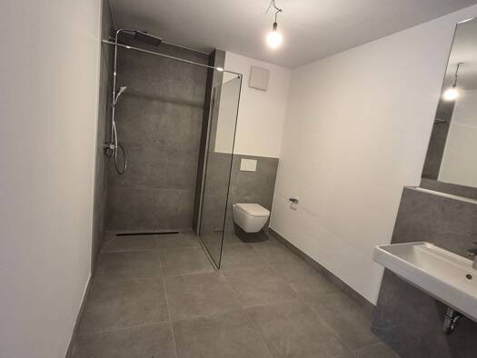 Wohnung zur Miete 990 € 2 Zimmer 69,7 m² frei ab sofort Bahnhofstraße 3 Kleinenbroich Korschenbroich 41352