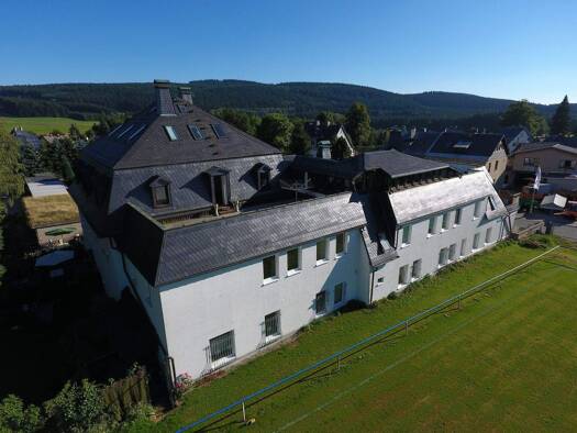 Studio zur Miete 740 € 3,5 Zimmer 136,5 m² 2. Geschoss frei ab sofort Wildenauer Straße 8 Rothenkirchen 08237