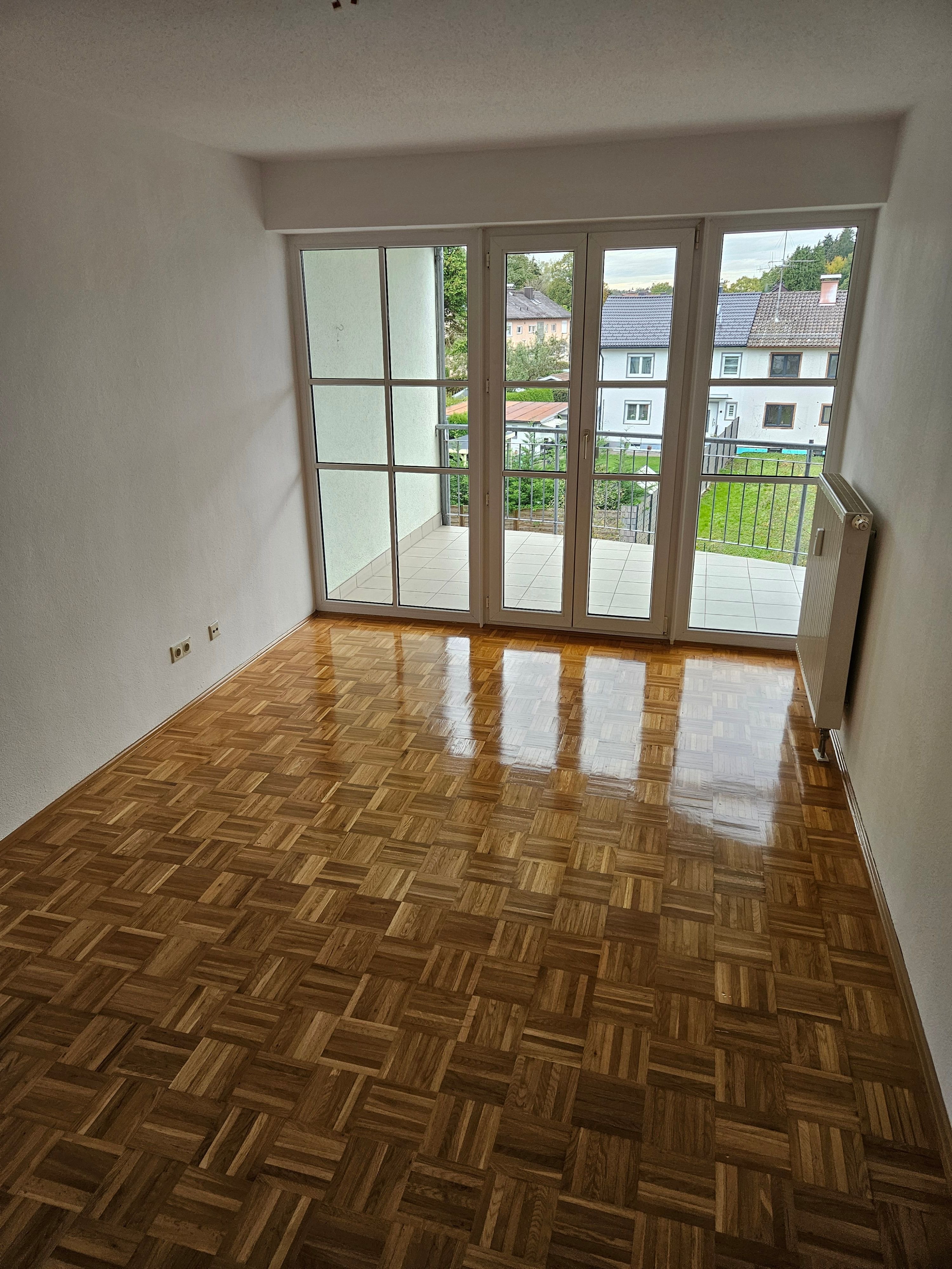 Wohnung zur Miete 750 € 2 Zimmer 67 m²<br/>Wohnfläche 2.<br/>Geschoss ab sofort<br/>Verfügbarkeit Traunring 63 Traunreut Traunreut 83301