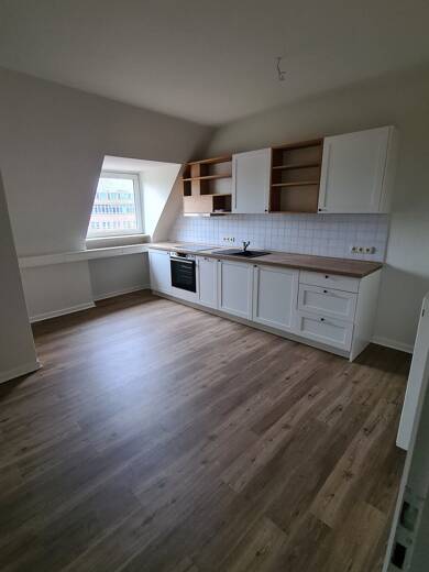 Wohnung zur Miete 800 € 3 Zimmer 95,5 m² Dachgeschoss, 3. Geschoss frei ab sofort Uelzen Uelzen 29525