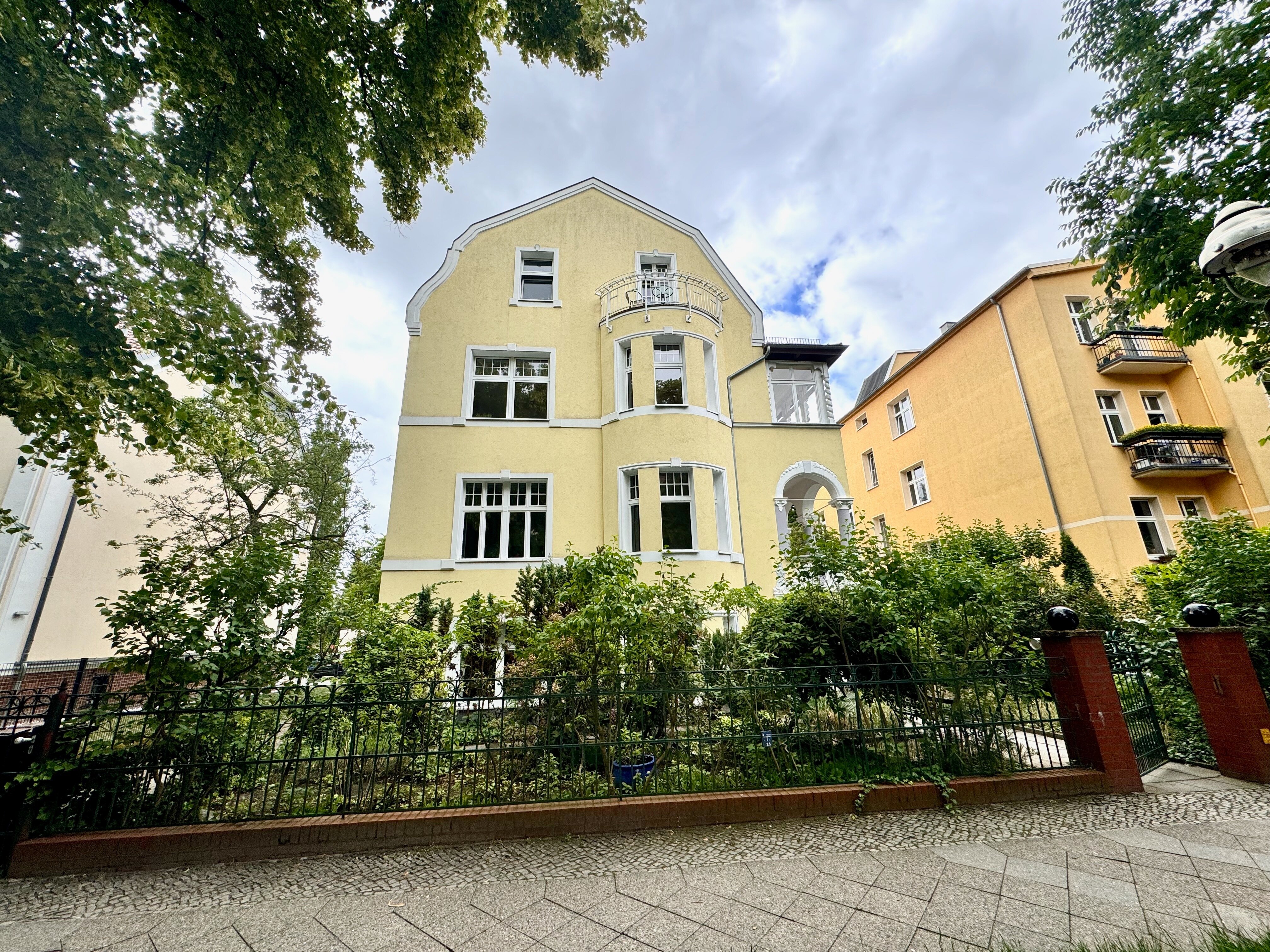 Mehrfamilienhaus zum Kauf als Kapitalanlage geeignet 2.400.000 € 656 m²<br/>Wohnfläche 800 m²<br/>Grundstück Lichterfelde Berlin 12203