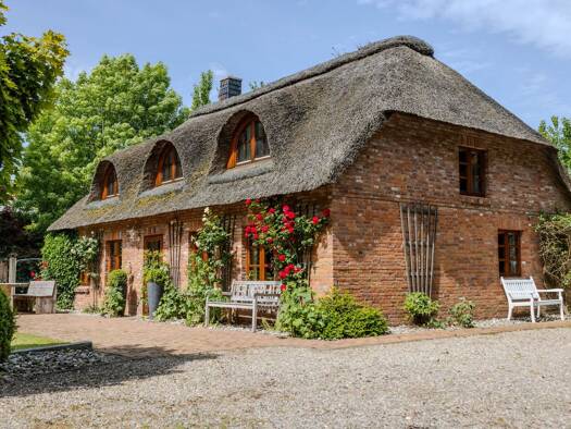 Einfamilienhaus zum Kauf 1.050.000 € 4,5 Zimmer 132 m² 1.432 m² Grundstück frei ab sofort Tating 25881