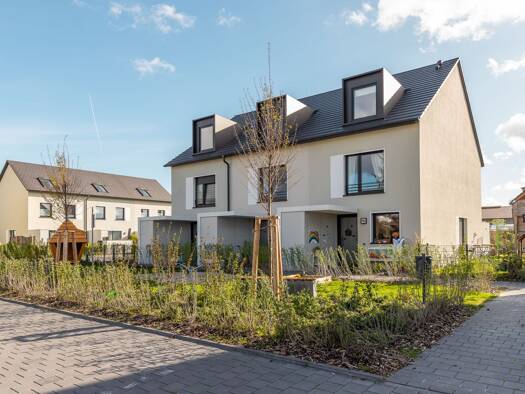 Reihenmittelhaus zum Kauf - Erstbezug provisionsfrei 264.990 € 5 Zimmer 145 m² 195,6 m² Grundstück Wiesenweg Großkugel Kabelsketal 06184