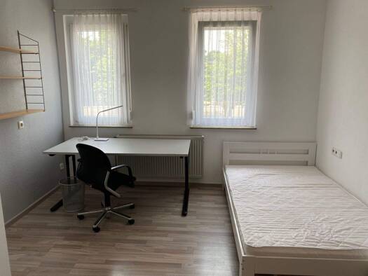 Studio zur Miete 450 € 1 Zimmer 15 m² frei ab sofort Burgunderstraße 39 Zuffenhausen Stuttgart 70435