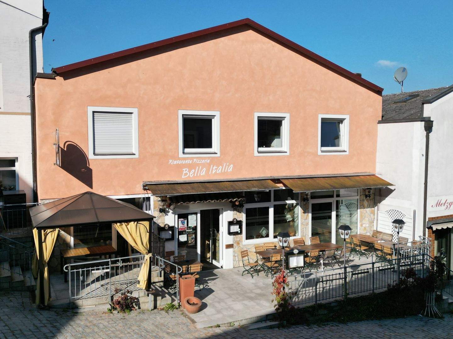 Immobilie in Roding - Pizzeria incl. zwei Wohnungen in bester Lage von Roding! - Bild 0