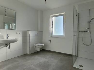 Wohnung zur Miete 730 € 2 Zimmer 84 m² frei ab sofort Blomberg Blomberg 32825