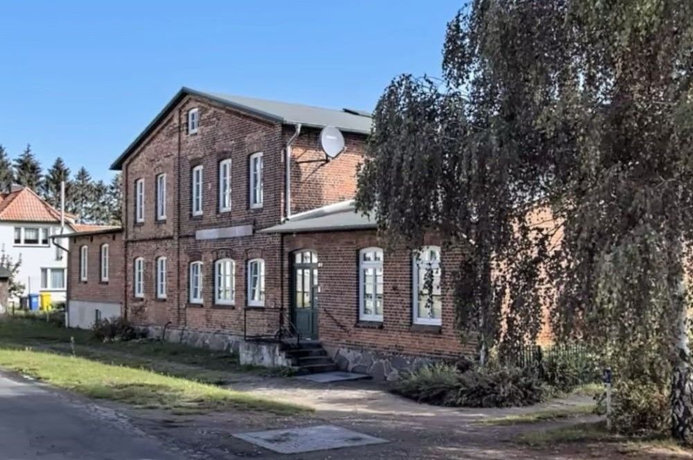 Mehrfamilienhaus zum Kauf als Kapitalanlage geeignet 395.000 € 14 Zimmer 340 m²<br/>Wohnfläche 1.843 m²<br/>Grundstück Alt Bukow Alt Bukow 18233