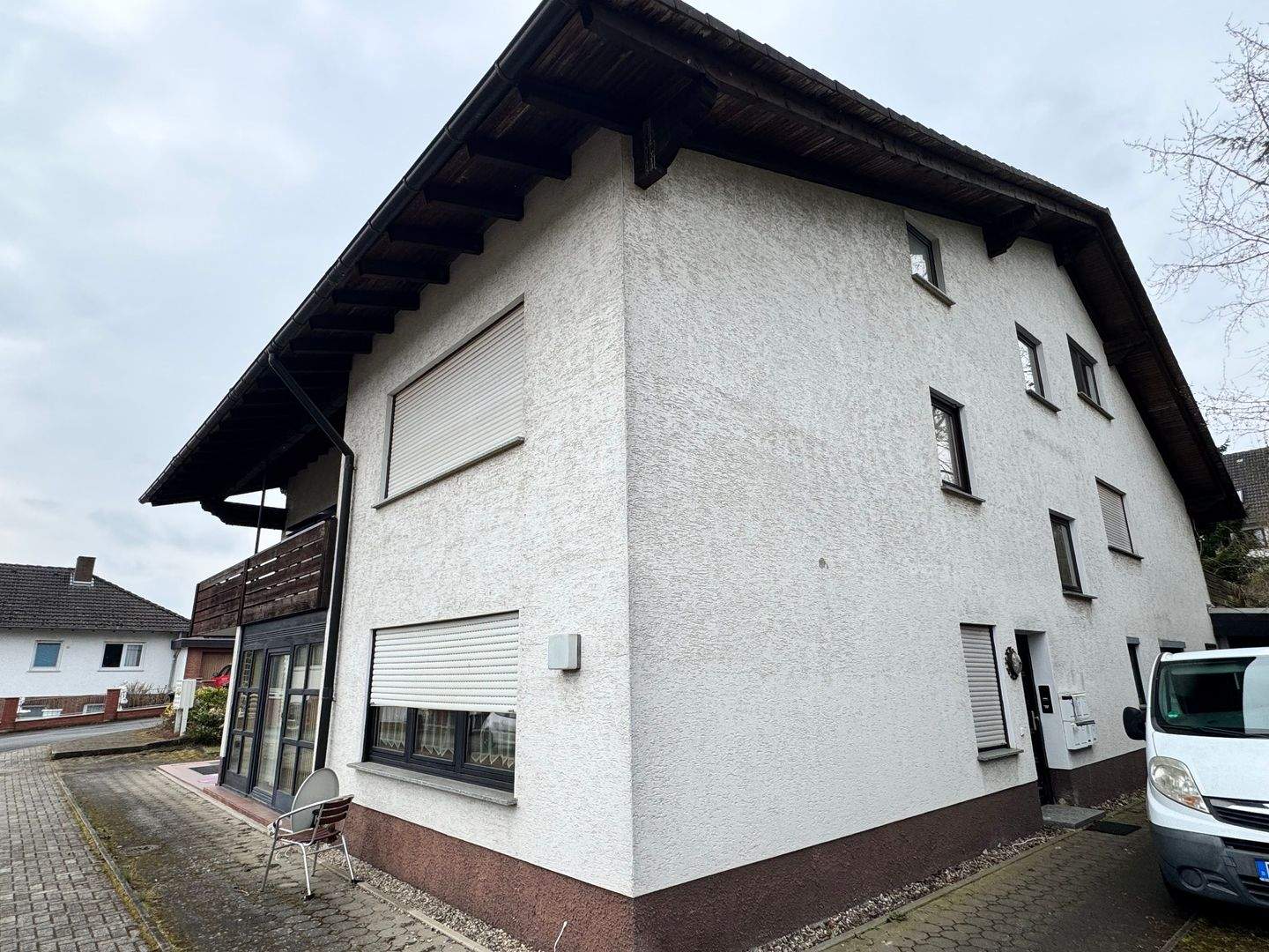 Immobilie in Bad Zwesten - Wohnraum mit Substanz und Potenzial - MFH mit 7 Wohneinheiten, großem Grundstück und Garage - Bild 1