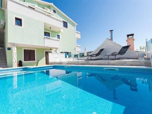 Haus zum Kauf 1.040.000 € 10 Zimmer 442 m² Okrug Gornji, Okrug Okrug