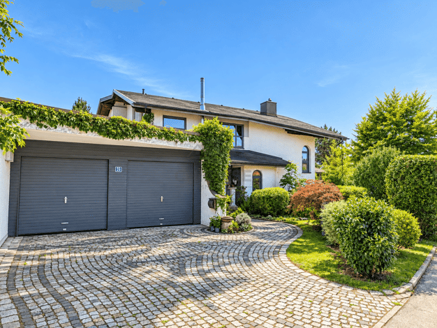 Einfamilienhaus zum Kauf 898.000 € 5 Zimmer 220 m² 1.021 m² Grundstück Hochgernstraße 5 Fasanenjäger Traunreut 83371