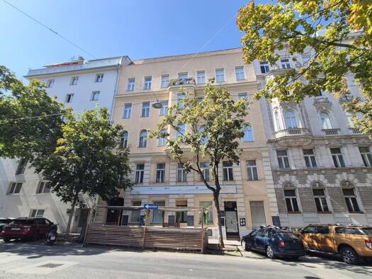 Mehrfamilienhaus zum Kauf als Kapitalanlage geeignet 2.500.000 € 993 m² 340 m² Grundstück Landstraße 1030