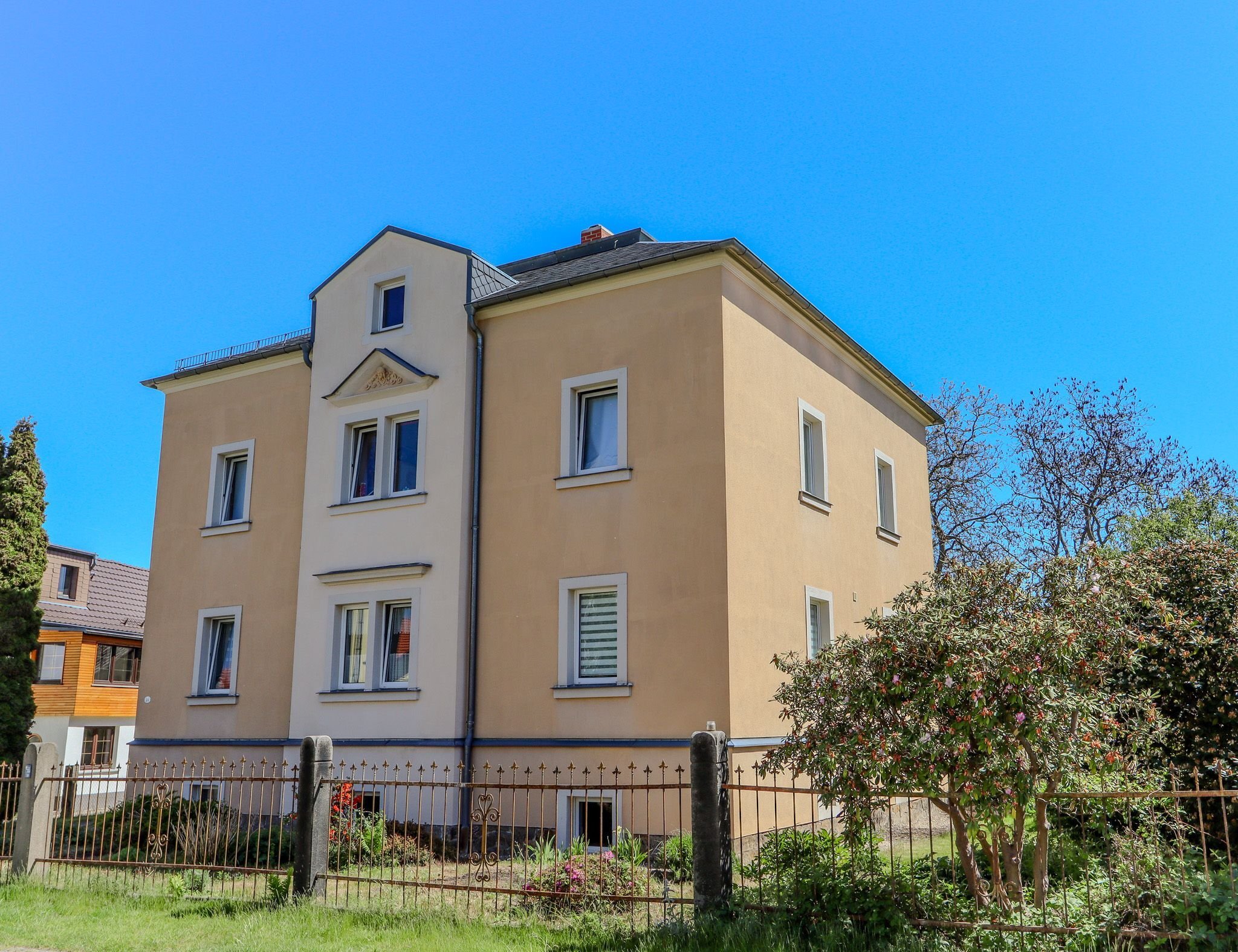 Mehrfamilienhaus zum Kauf 449.000 € 8 Zimmer 170 m²<br/>Wohnfläche 550 m²<br/>Grundstück Weißig (Am Weißiger Bach) Dresden 01328