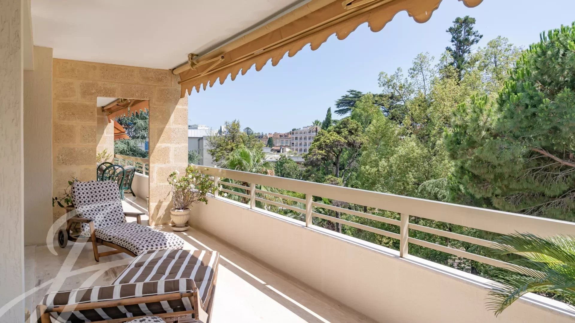 Studio zum Kauf provisionsfrei 1.495.000 € 4 Zimmer 122 m²<br/>Wohnfläche EG<br/>Geschoss La Californie Cannes 06400