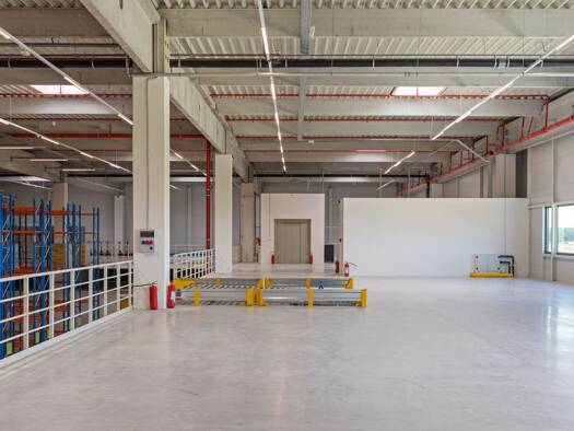 Lagerhalle zur Miete provisionsfrei 3.600 m² Lagerfläche teilbar ab 1.500 m² Lerchenfeld Freising 85356